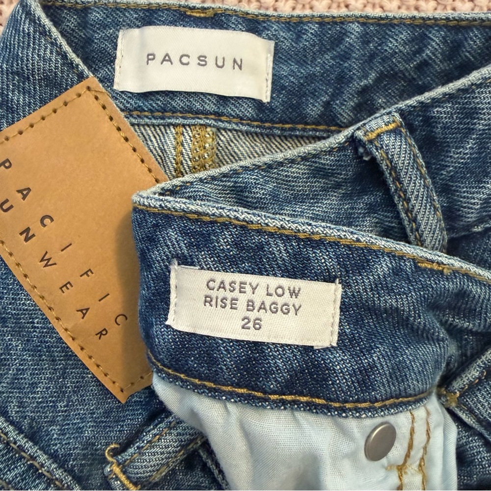 PacSun Mid-Rise Straight Leg Jeans in Light Blue Wash - Picture 2 of 12